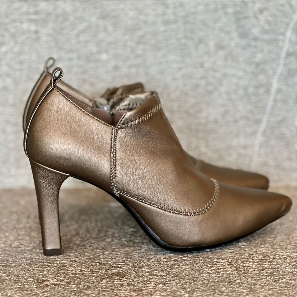 NWT. AEROSOLES Taxi Service Bronze Heeled Shootie Boots. 7.5